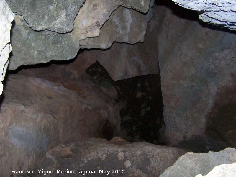 Complejo caverncola del Canjorro - Complejo caverncola del Canjorro. El suelo desde la Sima de la Encantada