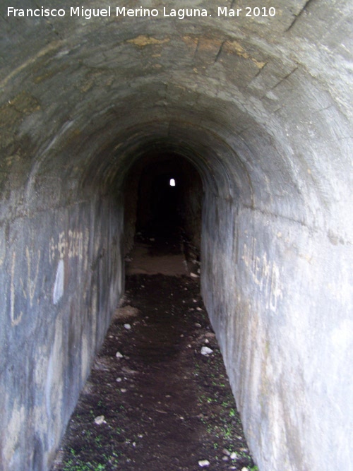 Camino de la Canalizacin de Otiar - Camino de la Canalizacin de Otiar. Tnel sobre la Cueva de los Soles