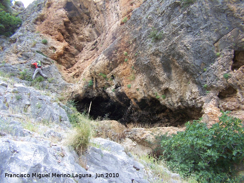 Cuevas de los Bastianes - Cuevas de los Bastianes. Cueva del medio