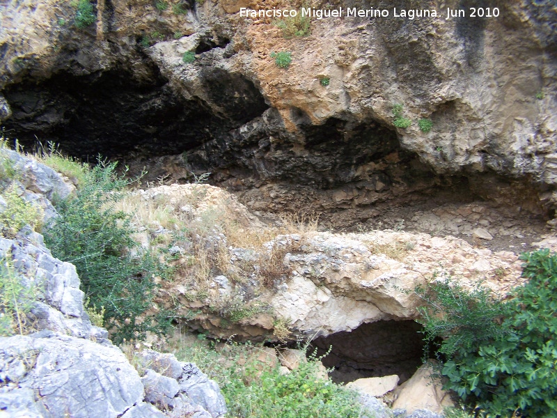 Cuevas de los Bastianes - Cuevas de los Bastianes. Cueva del medio