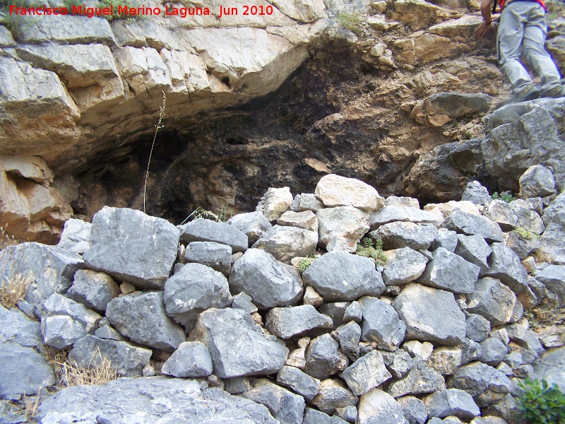 Cuevas de los Bastianes - Cuevas de los Bastianes. Cueva superior convertida en aprisco