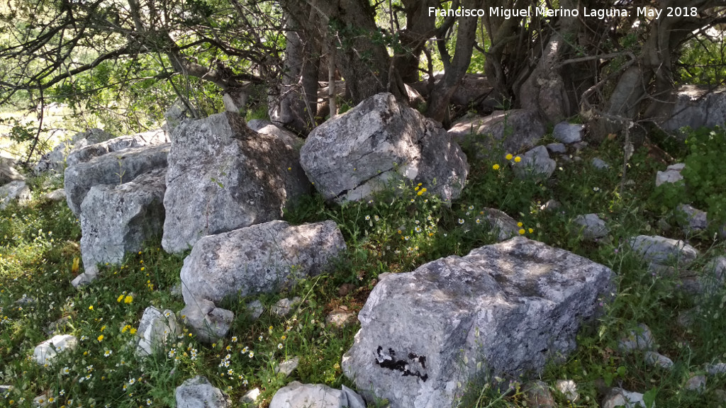 Cantera de los Bastianes - Cantera de los Bastianes. Columna pequea y sillares