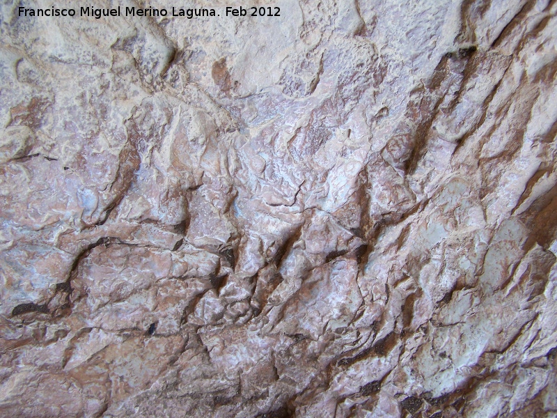 Pinturas rupestres del Abrigo de Mingo - Pinturas rupestres del Abrigo de Mingo. Suelo degastado