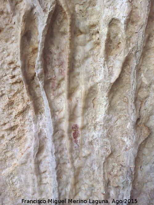 Pinturas rupestres del Abrigo de la Lancha IV - Pinturas rupestres del Abrigo de la Lancha IV. Barras y restos de pinturas rupestres centrales