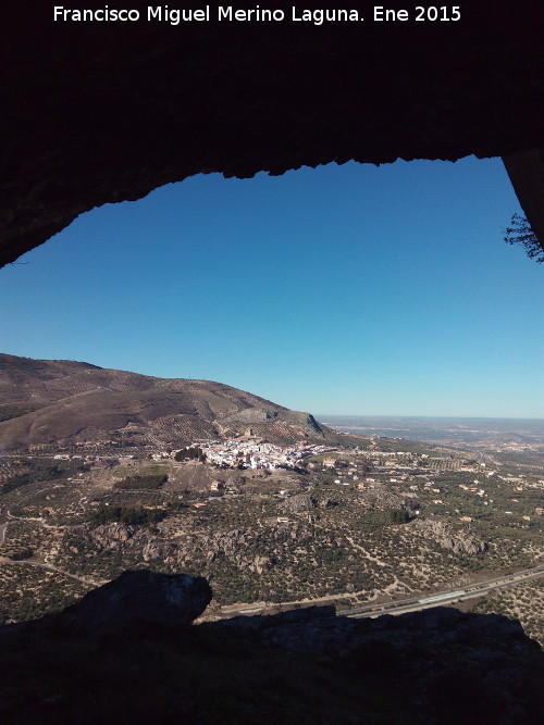 Pinturas rupestres de la Serrezuela de Pegalajar III - Pinturas rupestres de la Serrezuela de Pegalajar III. Vistas de La Guardia desde el interior del abrigo