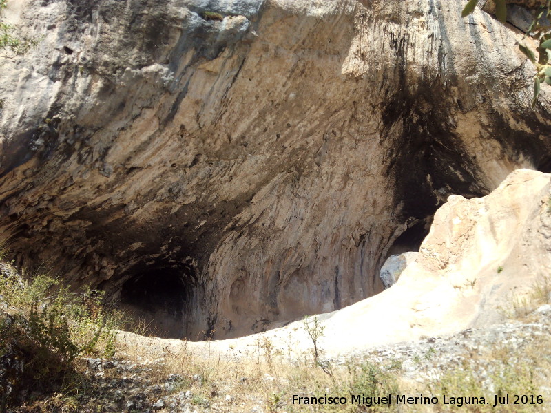 Pinturas y petroglifos rupestres de la Cueva del Encajero - Pinturas y petroglifos rupestres de la Cueva del Encajero. Abrigo