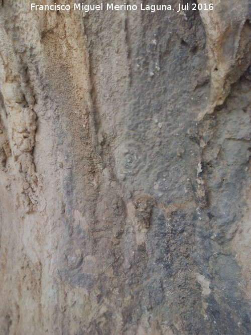 Pinturas y petroglifos rupestres de la Cueva del Encajero - Pinturas y petroglifos rupestres de la Cueva del Encajero. Uno de los paneles de petroglifos