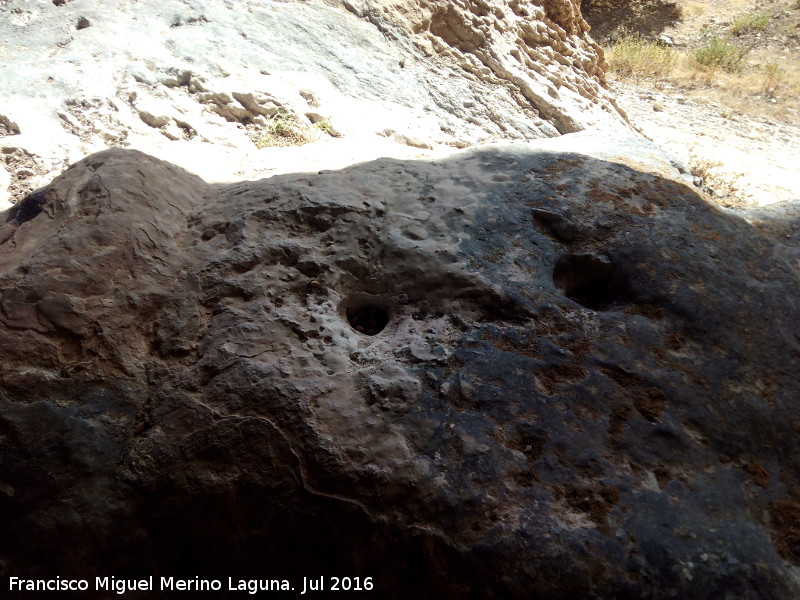 Pinturas y petroglifos rupestres de la Cueva del Encajero - Pinturas y petroglifos rupestres de la Cueva del Encajero. Cazoletas