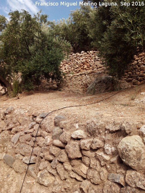 Castillo de Cllar - Castillo de Cllar. Bancales hechos con las piedras del castillo