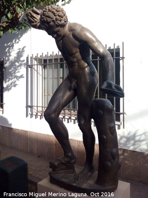 Edificio de la Escuela de Artes Gaspar Becerra - Edificio de la Escuela de Artes Gaspar Becerra. Escultura