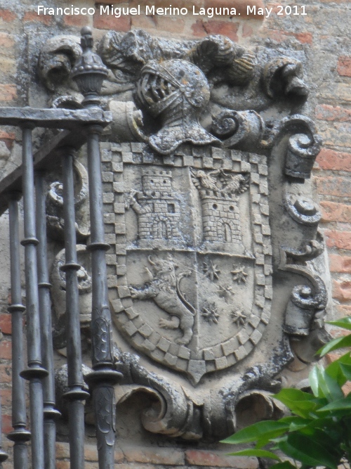 Casa de Jimnez-Morales - Casa de Jimnez-Morales. Escudo derecho