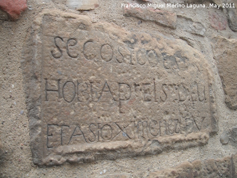 Castillo del Trovador Macias - Castillo del Trovador Macias. Inscripcin en la muralla