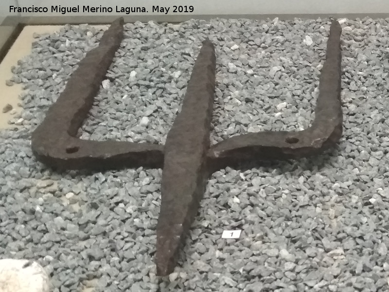 Minas romanas del Centenillo - Minas romanas del Centenillo. Tridente. Siglos I-II Museo Arqueolgico de Linares