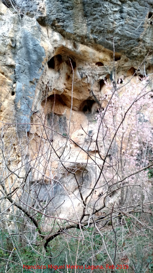 Cueva del Jabonero - Cueva del Jabonero. Paredes del entorno de la cueva