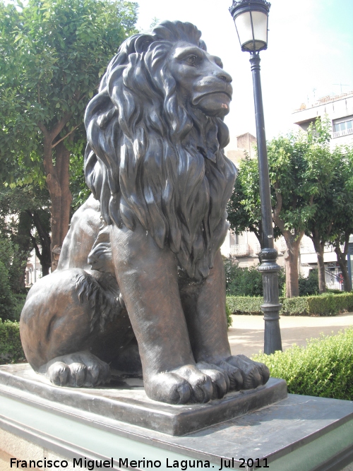 Monumento a los Marqueses de Linares - Monumento a los Marqueses de Linares. Len