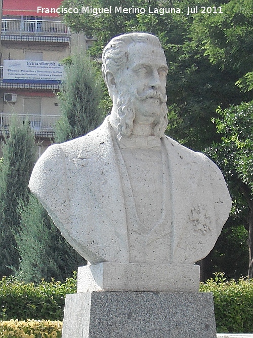 Monumento a los Marqueses de Linares - Monumento a los Marqueses de Linares. Marqus