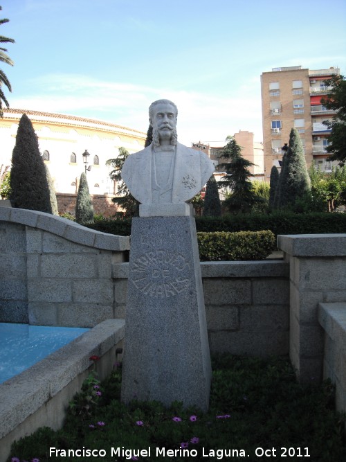 Monumento a los Marqueses de Linares - Monumento a los Marqueses de Linares. Marqus
