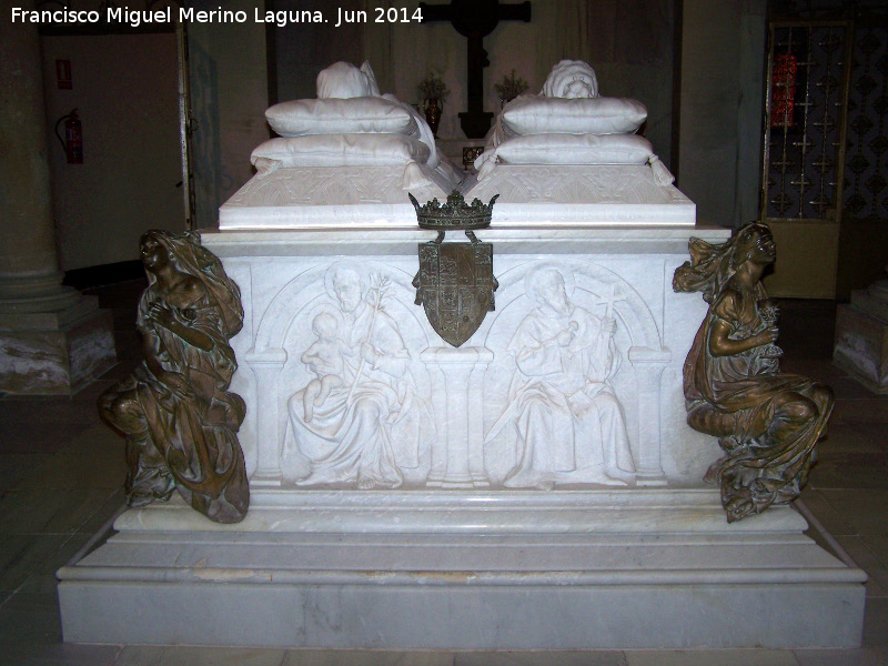 Cripta de los Marqueses de Linares - Cripta de los Marqueses de Linares. Cabecera