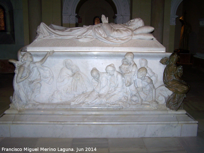 Cripta de los Marqueses de Linares - Cripta de los Marqueses de Linares. Lateral