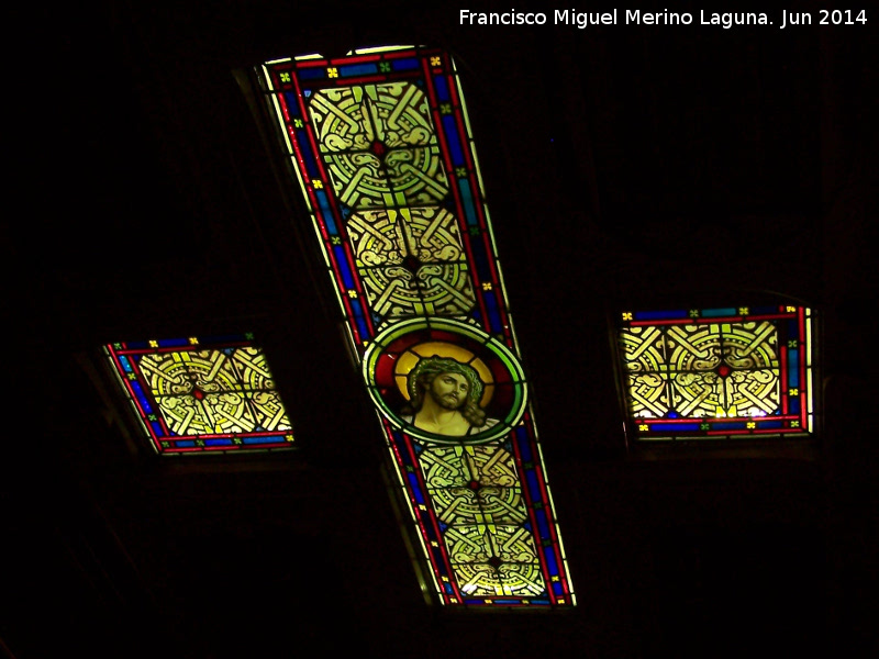 Cripta de los Marqueses de Linares - Cripta de los Marqueses de Linares. Vidriera del techo