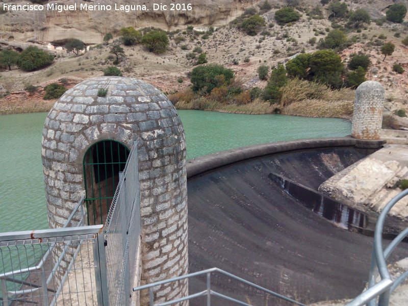 Pantano del Gaitanejo - Pantano del Gaitanejo. Presa grande