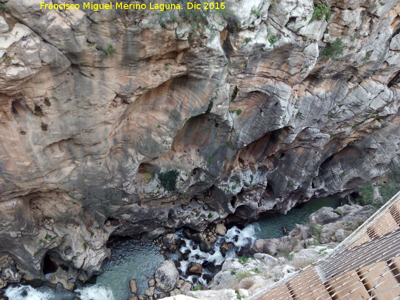 Desfiladero del Gaitanejo - Desfiladero del Gaitanejo. Paredes rocosas en el tramo del Puente del Rey