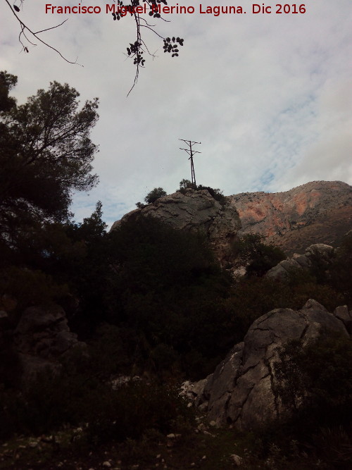 Valle del Hoyo - Valle del Hoyo. Restos de la antigua conduccin elctrica