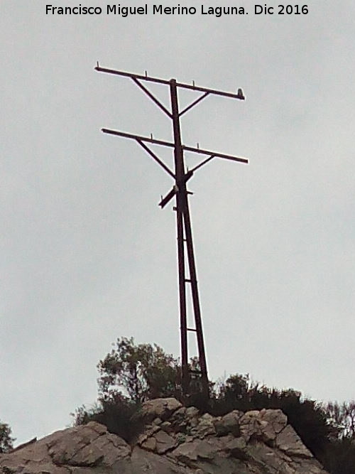 Valle del Hoyo - Valle del Hoyo. Restos de la antigua conduccin elctrica