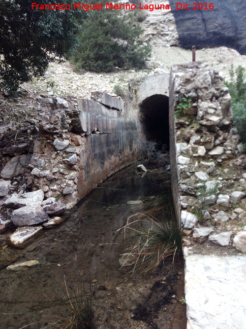 Canal del Chorro - Canal del Chorro. Parte rota en el Valle del Hoyo