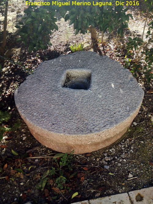 Casa de la Vaquera - Casa de la Vaquera. Piedra de molino