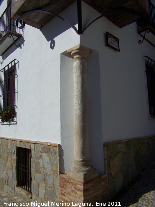 Calle Adarve - Calle Adarve. Columna