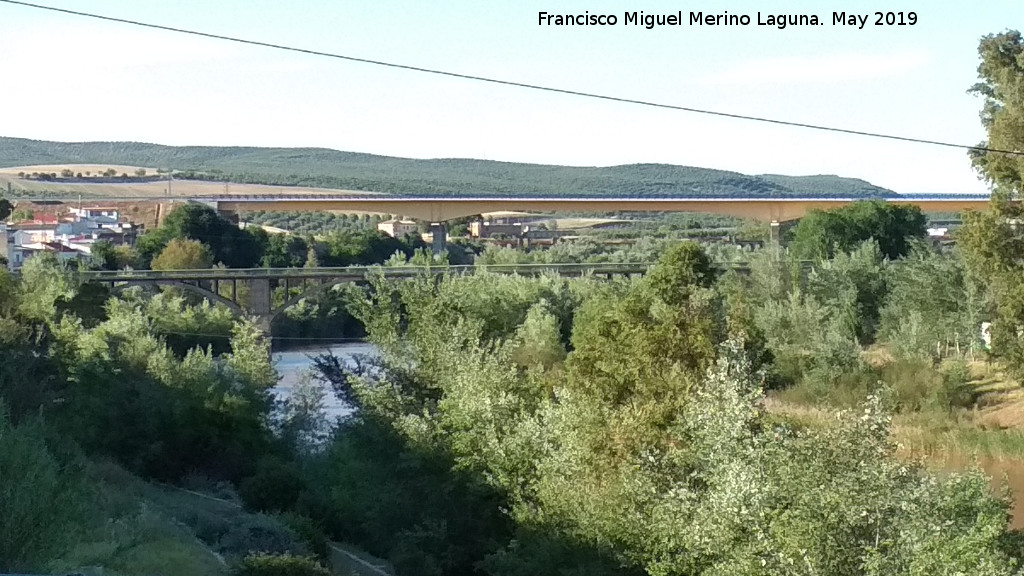 Puente de la Estacin Linares Baeza - Puente de la Estacin Linares Baeza. El puente antiguo y el nuevo