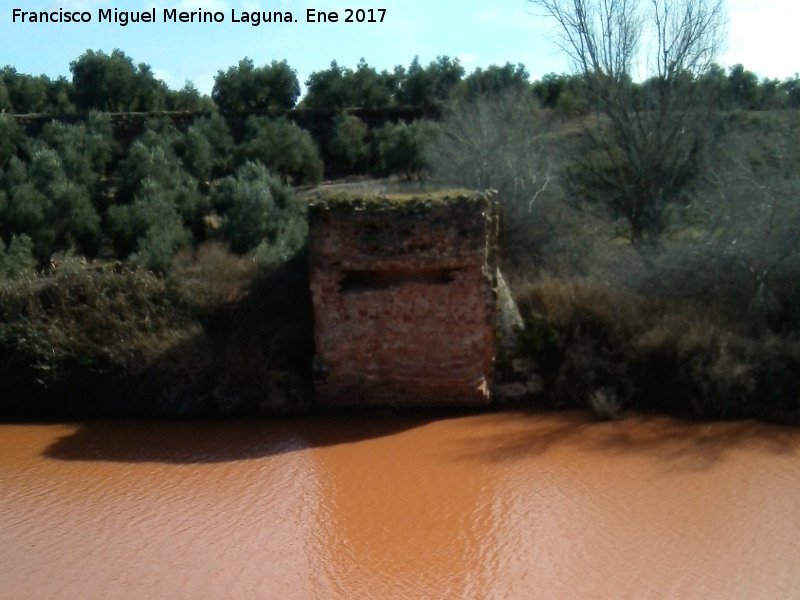 Puente Mocho - Puente Mocho. Restos en la orilla de Ibros