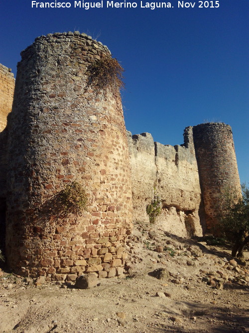 Castillo de la Aragonesa - Castillo de la Aragonesa. Torres circulares