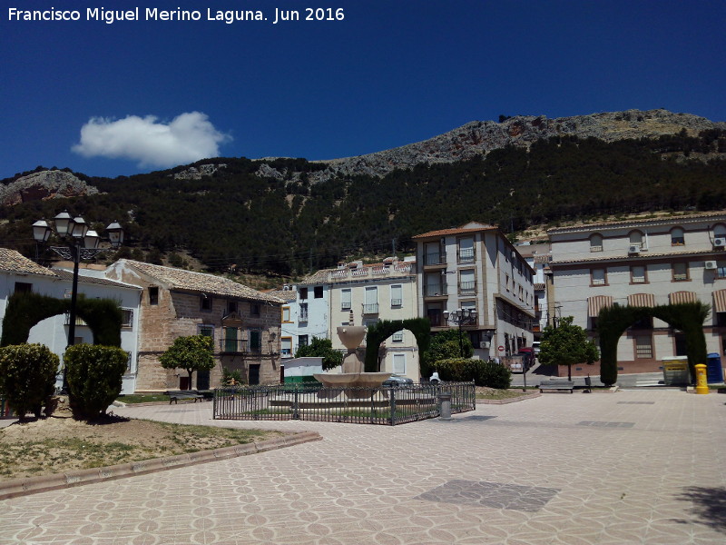 Plaza de la Constitucin - Plaza de la Constitucin. Con la Serrezuela al fondo