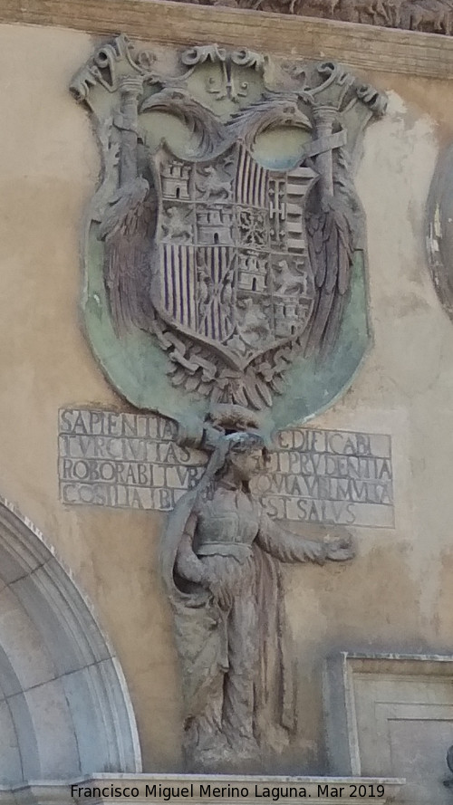 Ayuntamiento de Tarazona - Ayuntamiento de Tarazona. Escudo derecho