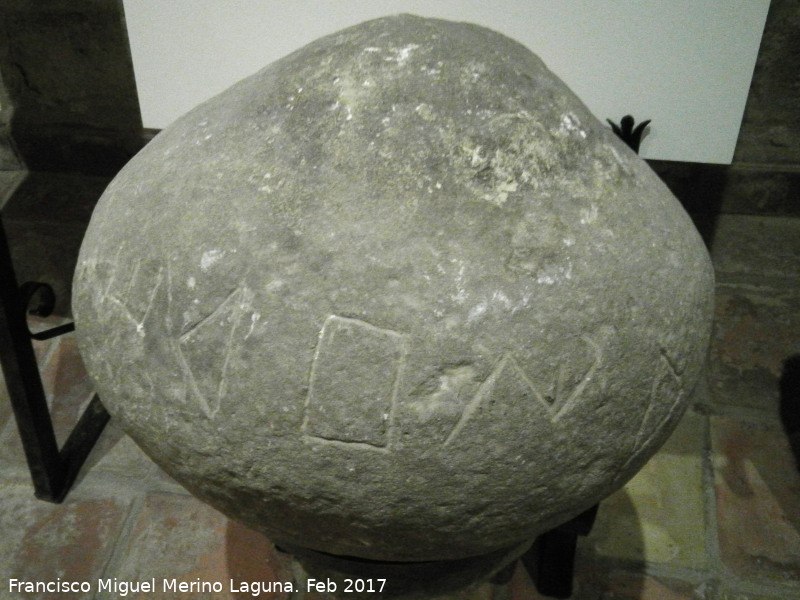 Museo Arqueolgico Ciudad de Arjona - Museo Arqueolgico Ciudad de Arjona. Betilo con inscripcin en ibrico suroriental