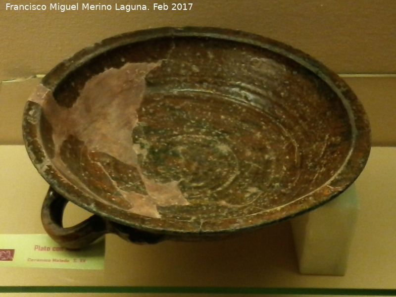 Museo Arqueolgico Ciudad de Arjona - Museo Arqueolgico Ciudad de Arjona. Plato de cermica vidriada siglo XV