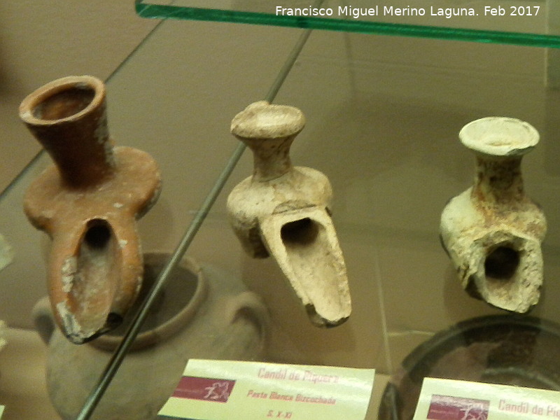 Museo Arqueolgico Ciudad de Arjona - Museo Arqueolgico Ciudad de Arjona. Candiles siglos X-XI