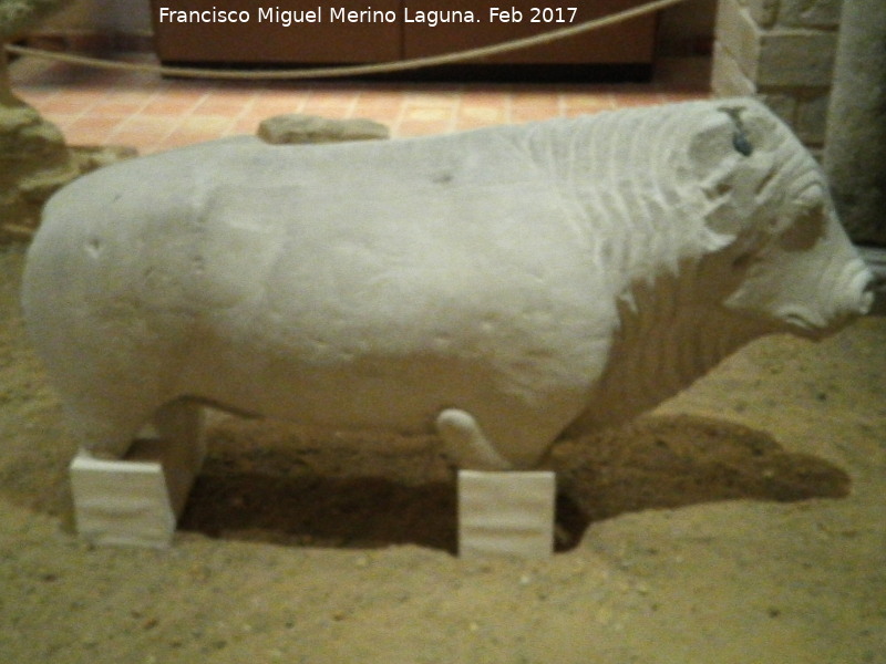 Toro Ibero de Arjona - Toro Ibero de Arjona. Museo Arqueolgico Ciudad de Arjona
