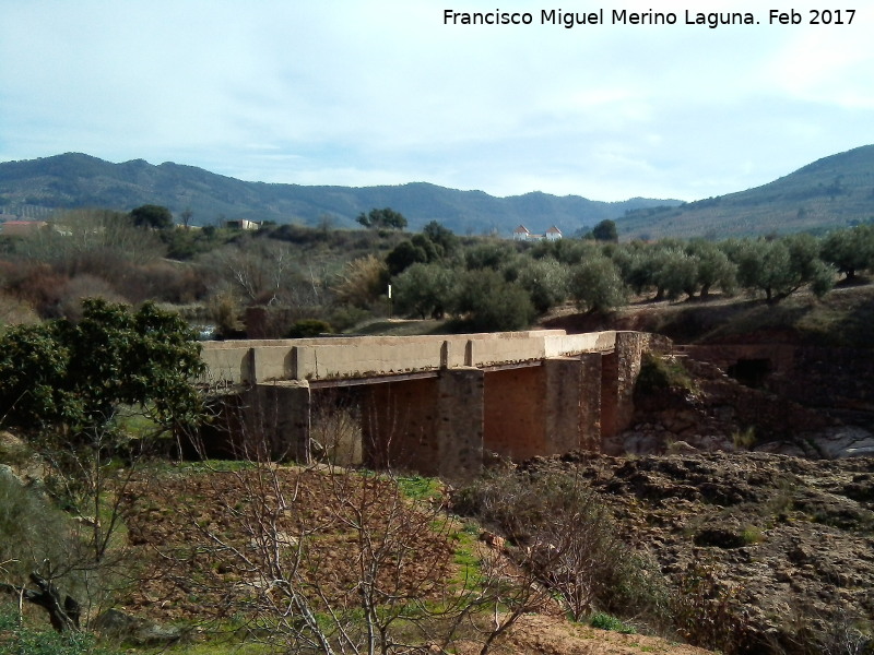 Puente del Molino de la Terrera - Puente del Molino de la Terrera. Junto a la cueva