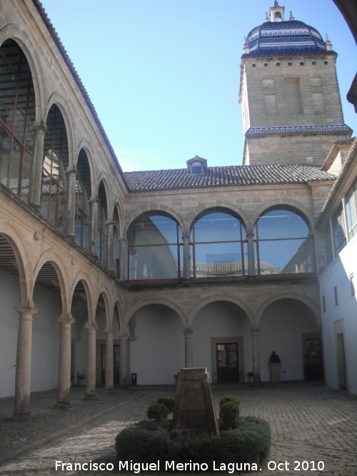 Hospital de Santiago. Torres - Hospital de Santiago. Torres. Desde el patio izquierdo