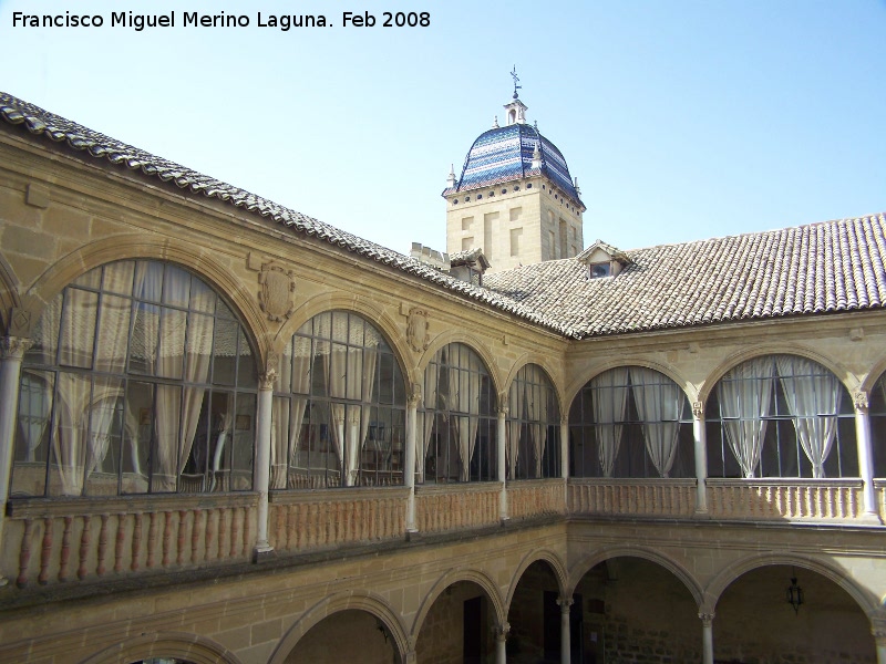 Hospital de Santiago. Patio Central - Hospital de Santiago. Patio Central. Galera alta