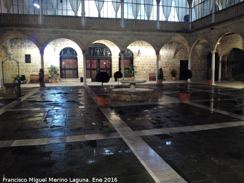 Hospital de Santiago. Patio Central - Hospital de Santiago. Patio Central. 