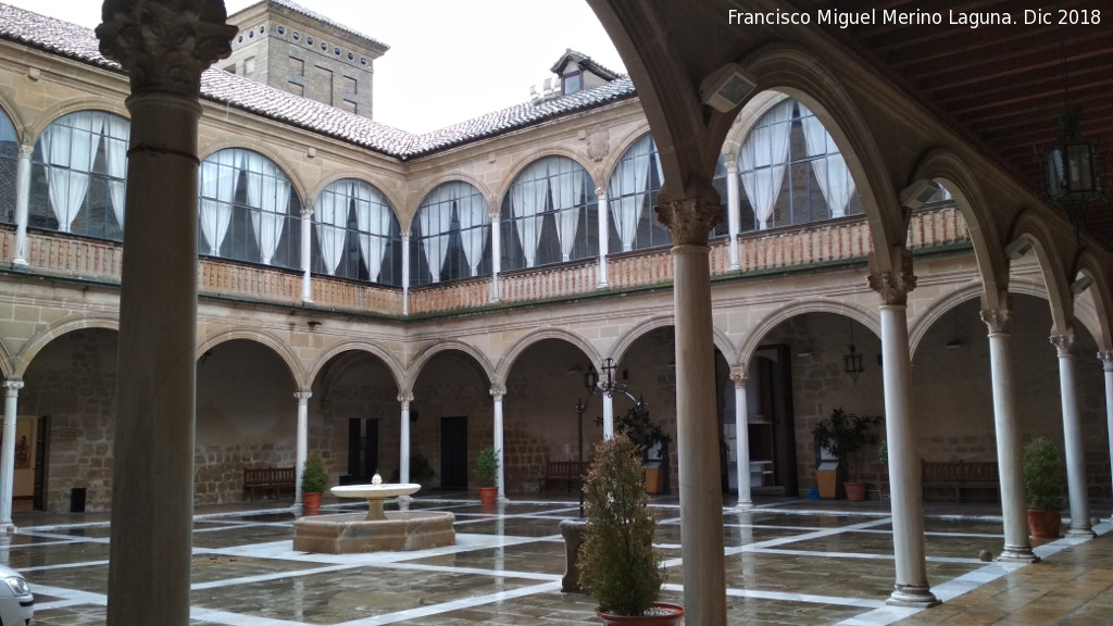 Hospital de Santiago. Patio Central - Hospital de Santiago. Patio Central. 