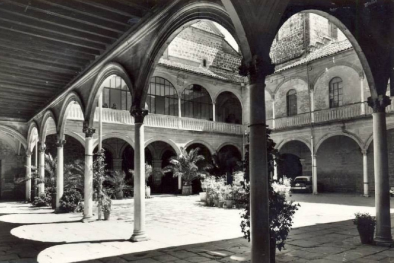 Hospital de Santiago. Patio Central - Hospital de Santiago. Patio Central. Foto antigua