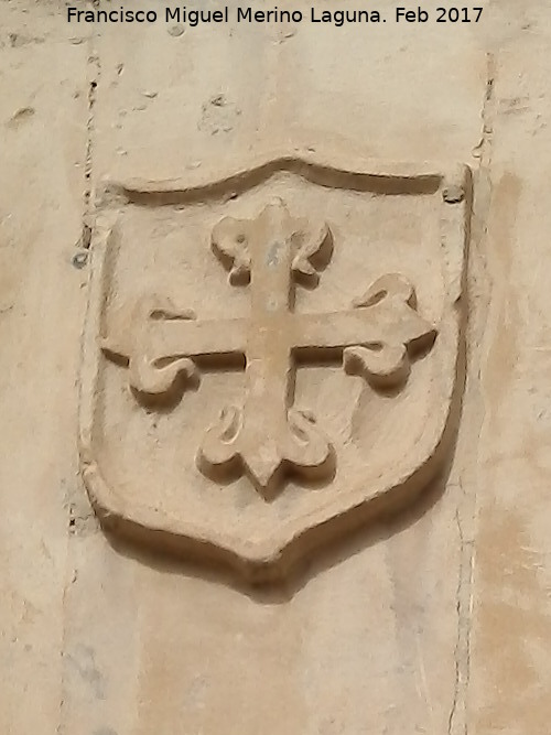 Casa de la Calle Valencia n 9 - Casa de la Calle Valencia n 9. Escudo con cruz dominica