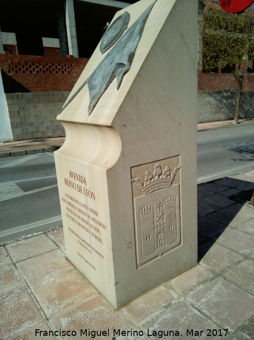 Monumento al Pendn de Baeza - Monumento al Pendn de Baeza. Escudo de Baeza