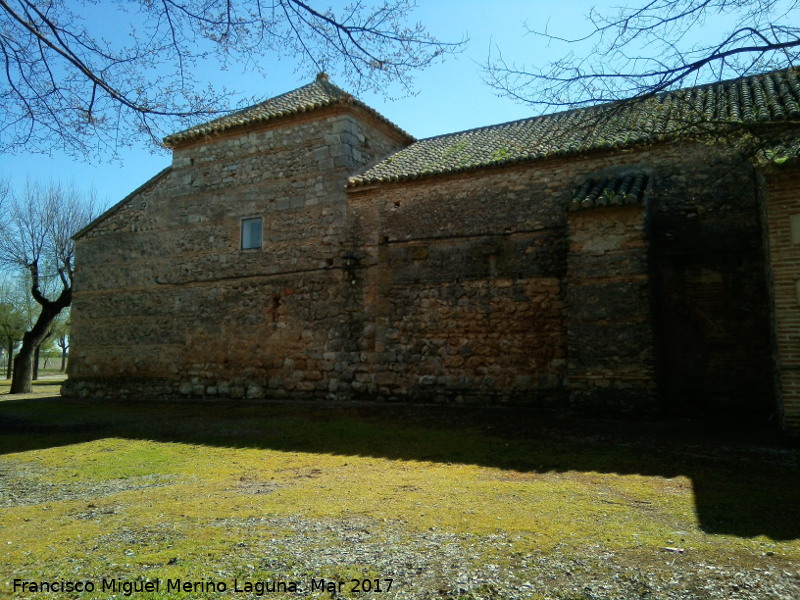 Santuario de Ntra Sra de la Encarnacin - Santuario de Ntra Sra de la Encarnacin. Lateral donde se encuentran los restos de la mezquita