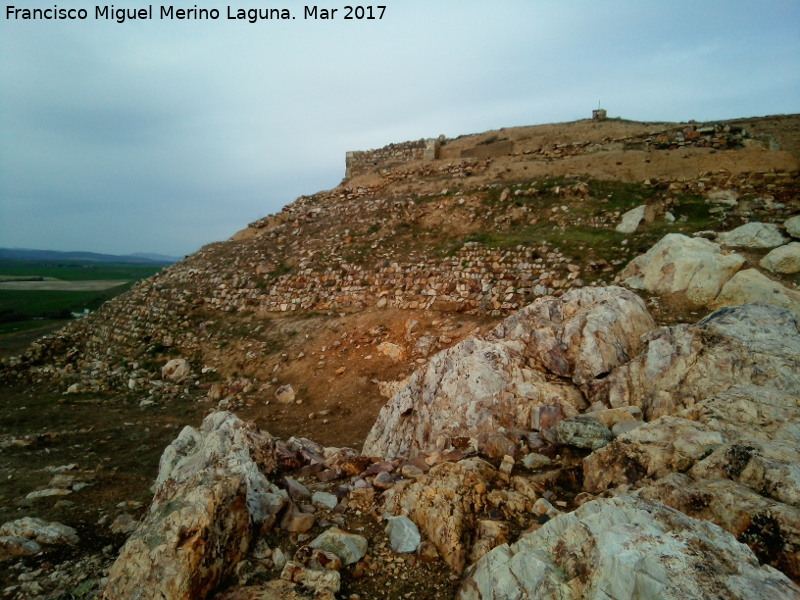 Castillo de Alarcos - Castillo de Alarcos. Talud y Torren Noroeste